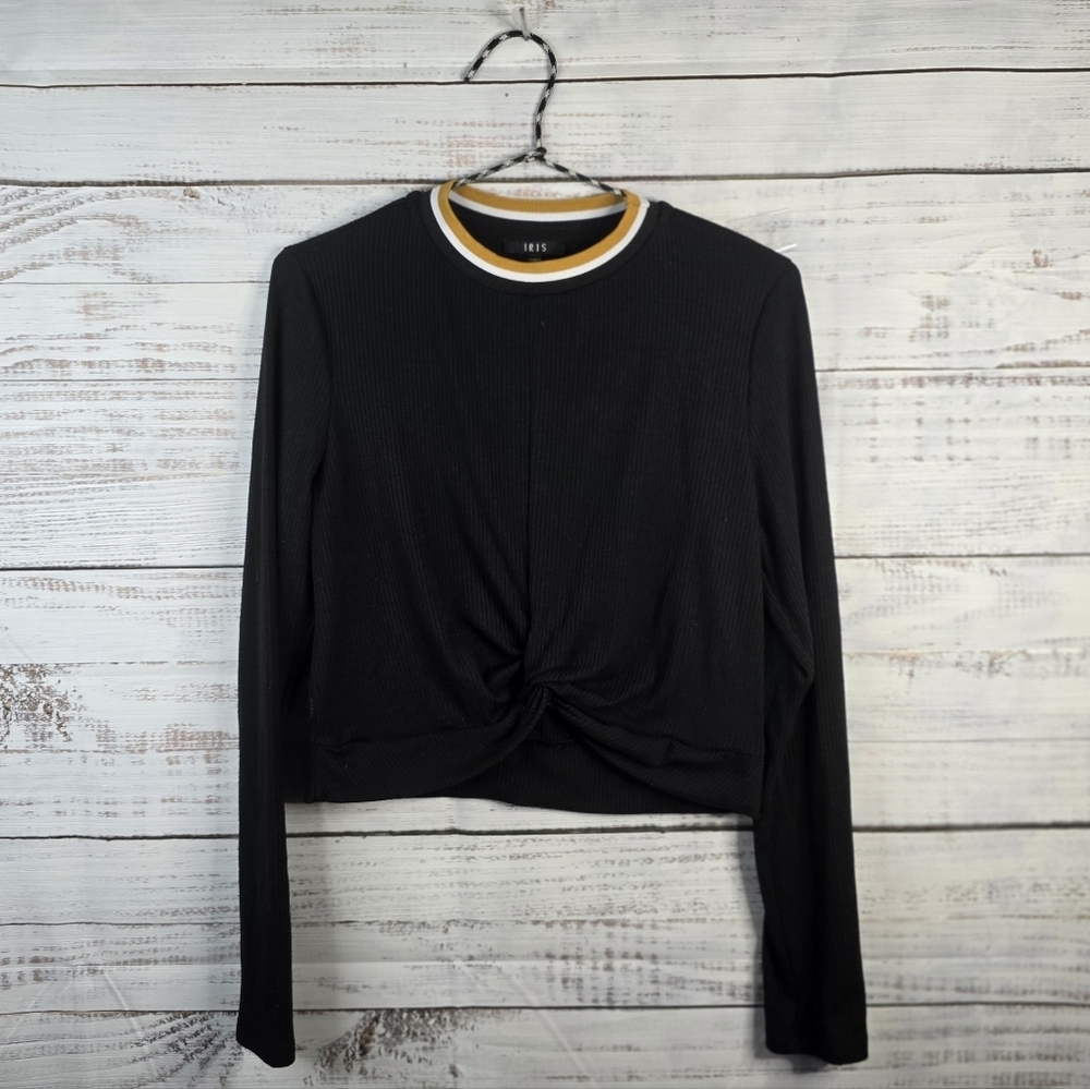 Iris‎ Black Womens Longsleeve Croptop Size Large With Front Knot